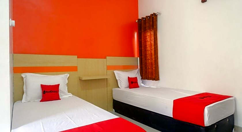 RedDoorz Syariah near Alun Alun Kota Rembang