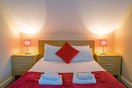 The Courtyard Apartments