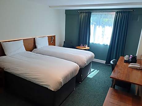 Twin Room with Free Hot Breakfast