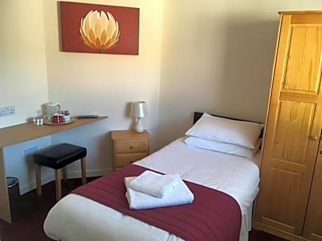 Double room-Standard-Ensuite with Shower
