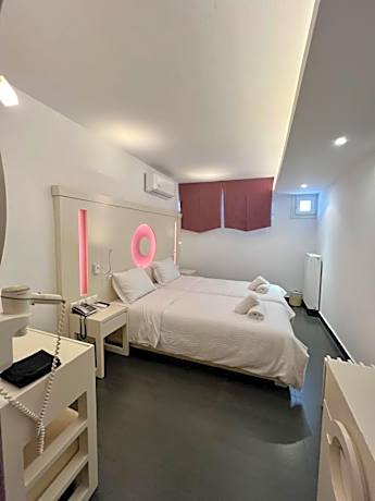 Economy Double or Twin Room -Semi Basement