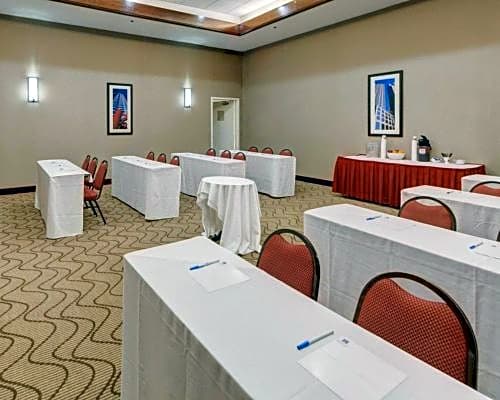 Comfort Inn & Suites Plano East