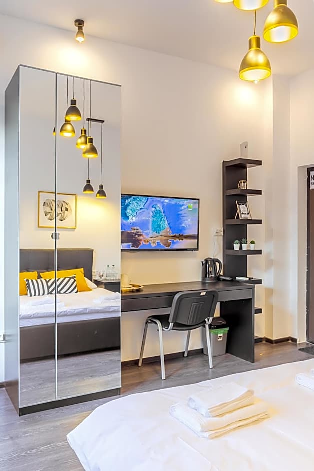 CHÂTEAU: Upscale Suites in Bucharest's Historical Center!