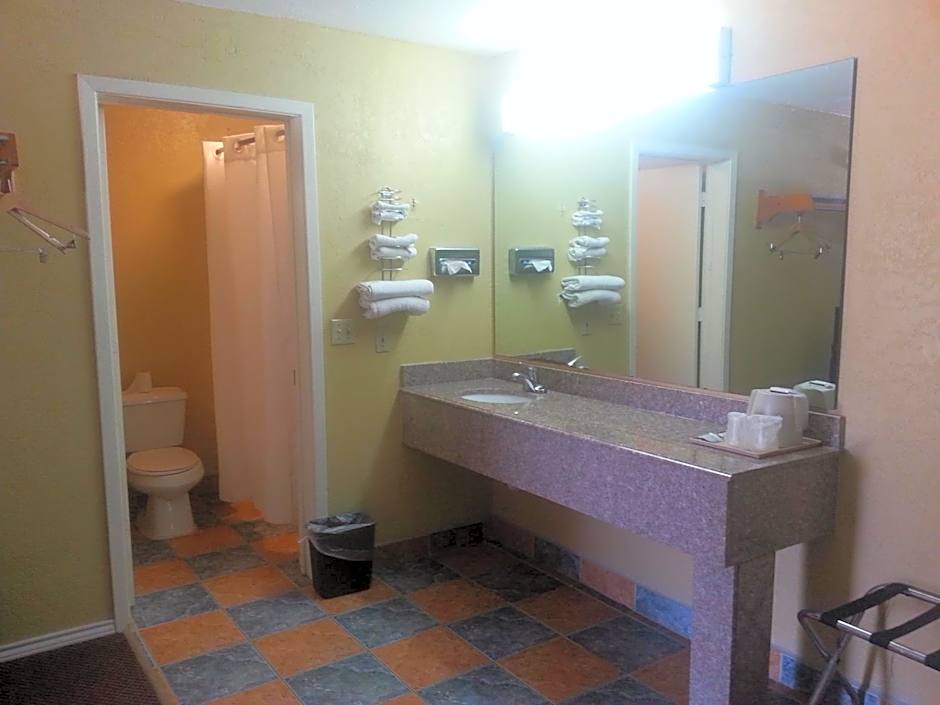 Travelers Inn