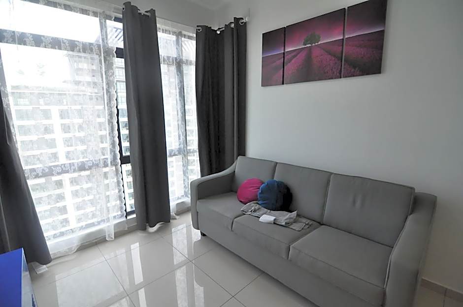 Kenwingston Square Garden By IdealHub