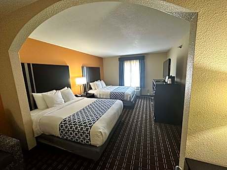 SUITE-2 QUEEN BEDS,NSM,HI SPD NET,2ND BED SOFA,MICRFRG,HAIR,FULL BREAKFAST