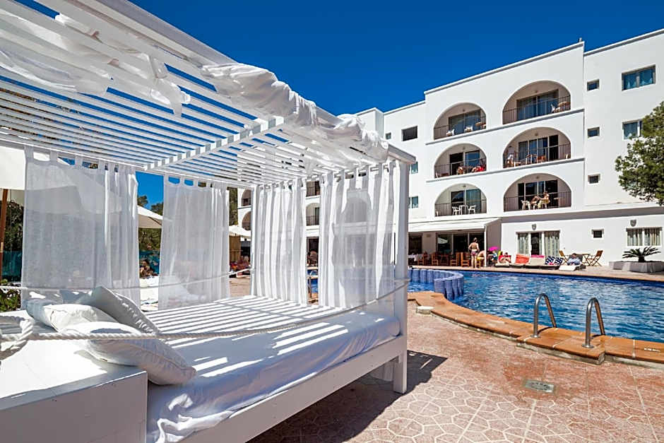 Aparthotel Puerto Cala Vadella