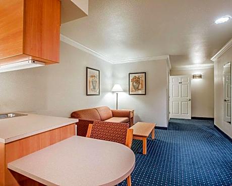 King Suite with Sofa Bed - Non-Smoking