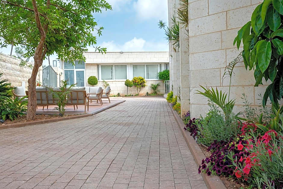 Naveh Tamar - Mehadrin Kosher suitable for Ultra-Orthodox guests