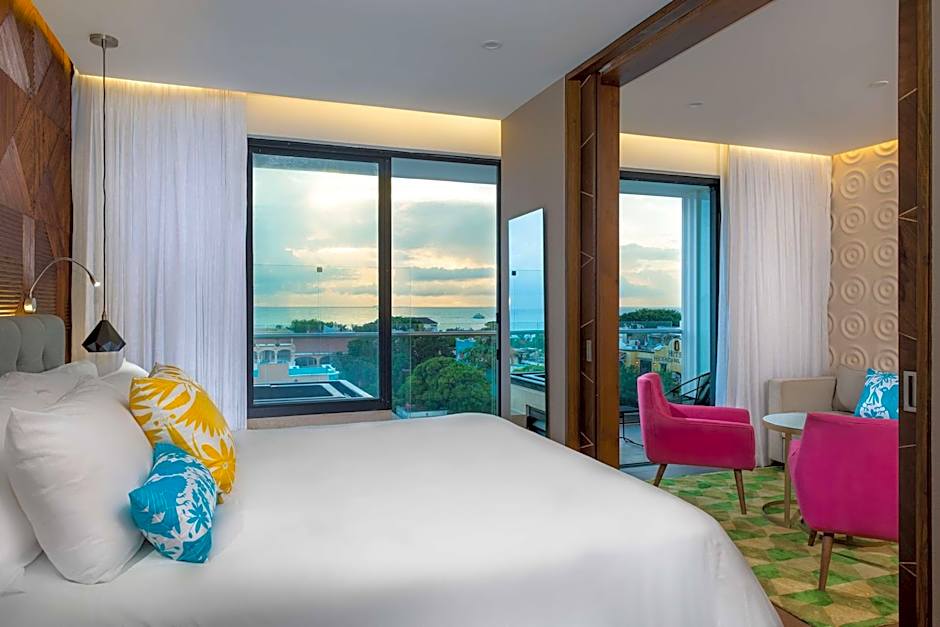 The Fives Downtown Hotel & Residences, Curio Collection by Hilton