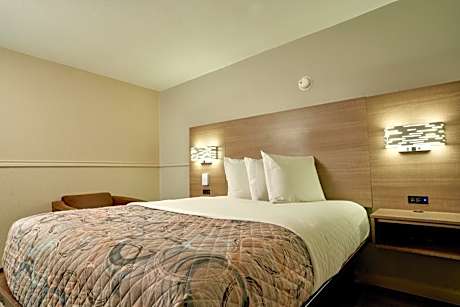 Queen Room - Disability Access