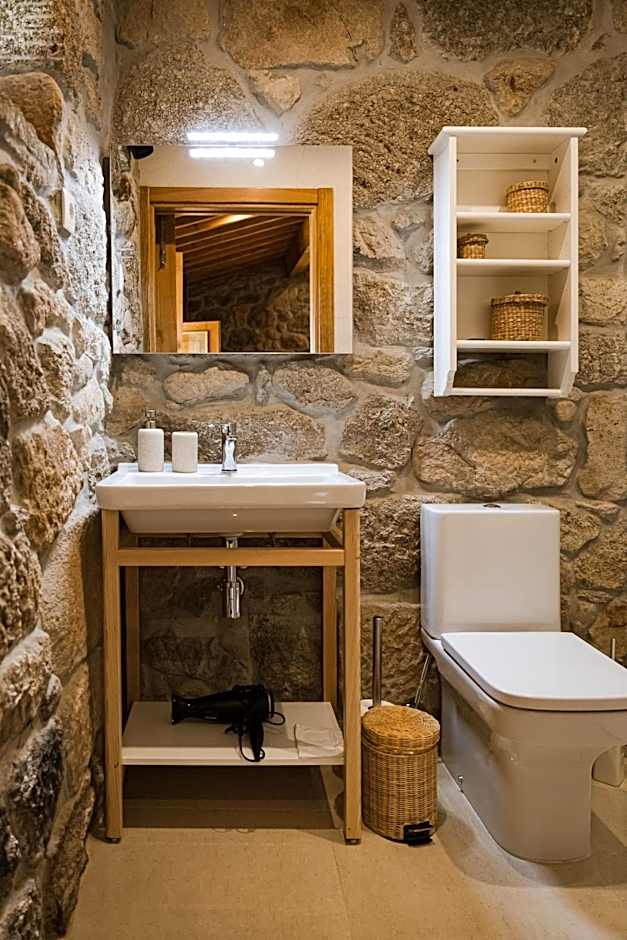 Quinta da Portela - Casa Visconde Arneiros - by RowdHouses