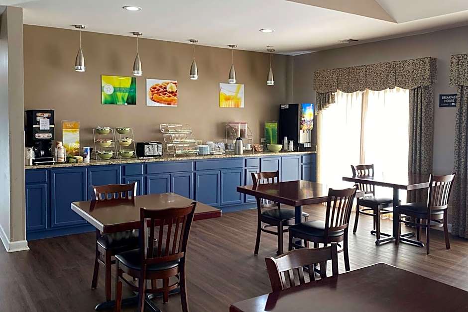 AmericInn by Wyndham Fort Atkinson
