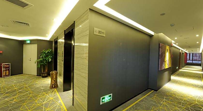 ZMAX Hotel Guangzhou Railway Station Sanyuanli  Metro Station