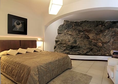 Deluxe Master Suite with Mountain View