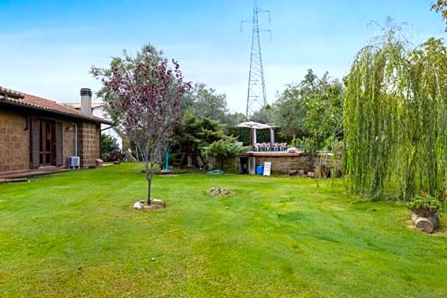 villa di charme con piscina e jacuzzi tra Roma e Viterbo