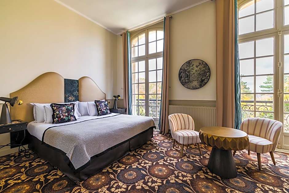 Chateau Jeanne & The Forest - Chateau de Montvillargenne