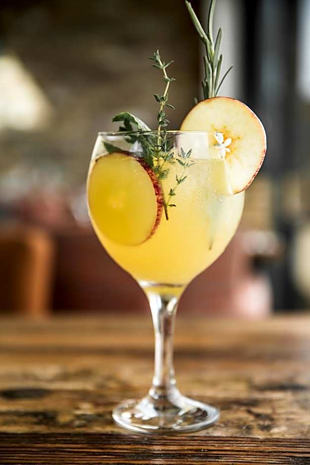 The Pickwick Inn & Oliver's Restaurant