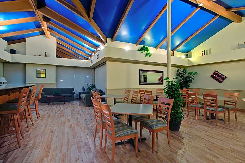 Days Inn & Suites by Wyndham Moncton