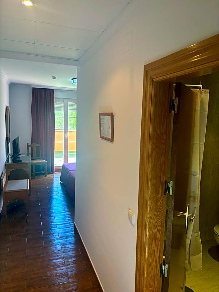 Photo 1 sur 9 de Triple Room with Private Bathroom