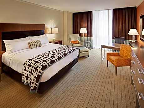 Deluxe King Room with City view - Hearing Accessible