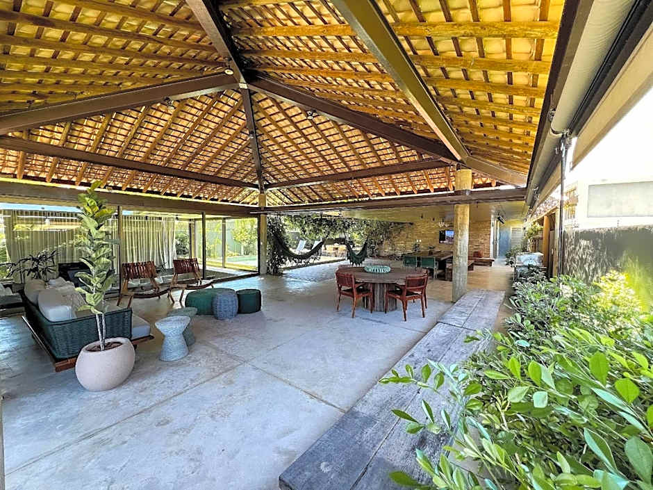 Casa com piscina aquecida, cozinheira, 30m do mar