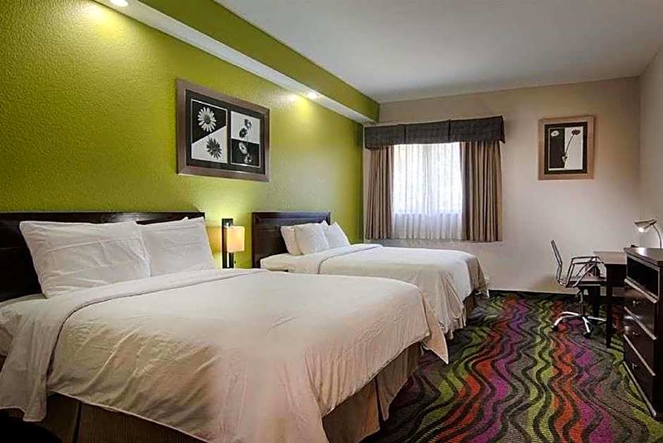 Days Inn & Suites by Wyndham Bonita Springs North Naples