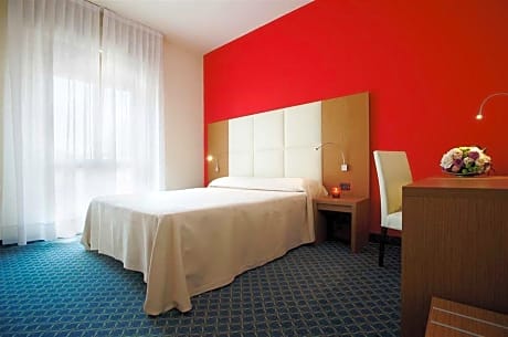 Double Room (1 Adult)