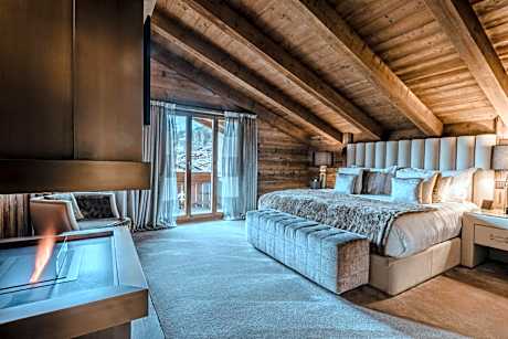 Prestige Suite with 2 Bedrooms, 2 Bathrooms & Living Room