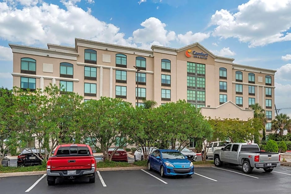 Comfort Inn & Suites New Orleans Airport North