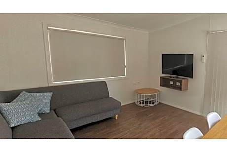 Deluxe 2 Bedroom Access Cabin - Sleeps 5