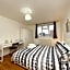 London Oasis Flat with High-Speed Broadband and Free Parking
