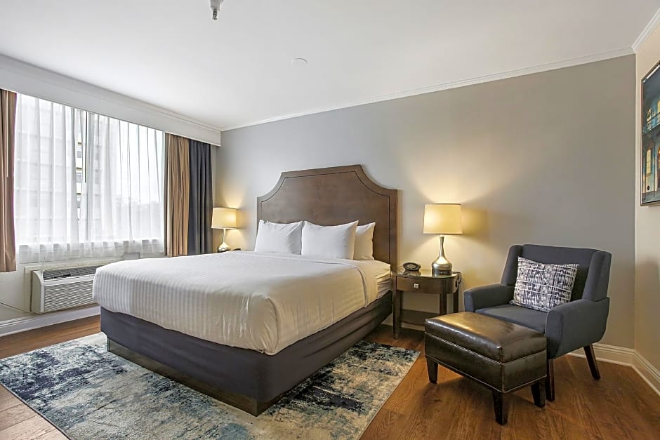 Zdjęcie 1 z 5 — 1 King Bed, Pet-Friendly