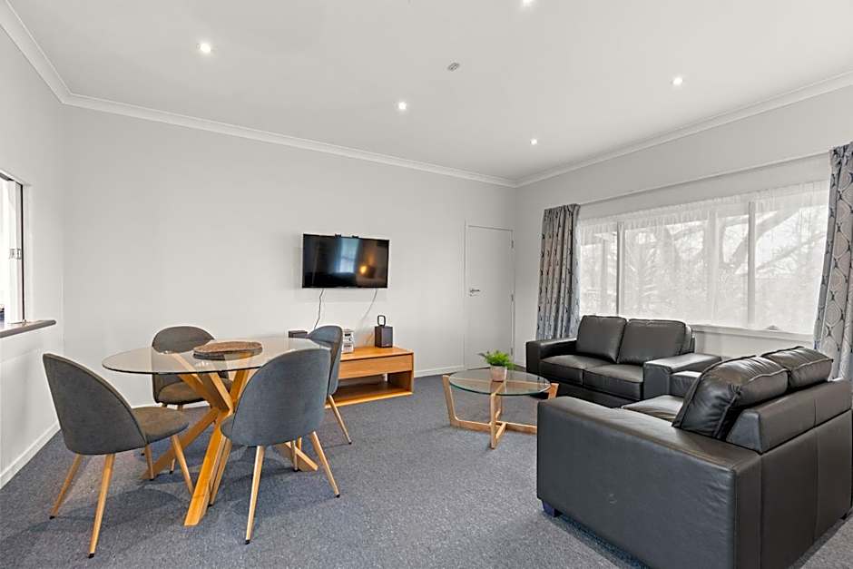 Oak Estate Motor Lodge