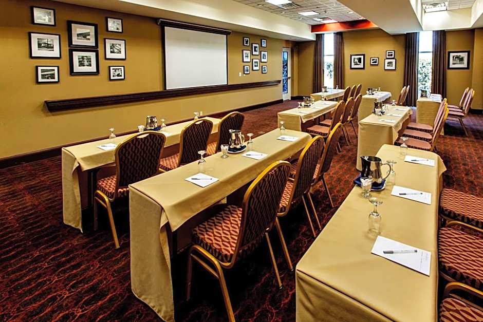 Hampton Inn By Hilton & Suites Staten Island