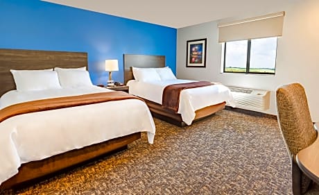 2 Queen Beds With Recliner