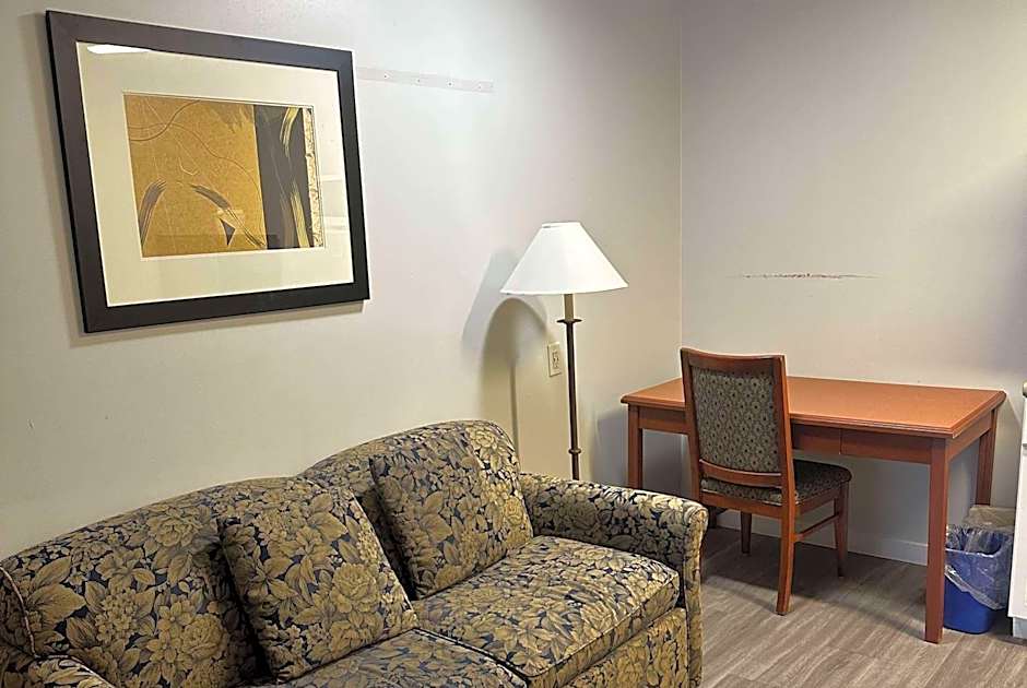 Travelodge by Wyndham Langley City