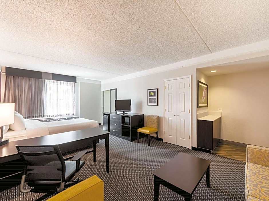 La Quinta Inn & Suites by Wyndham San Antonio Downtown