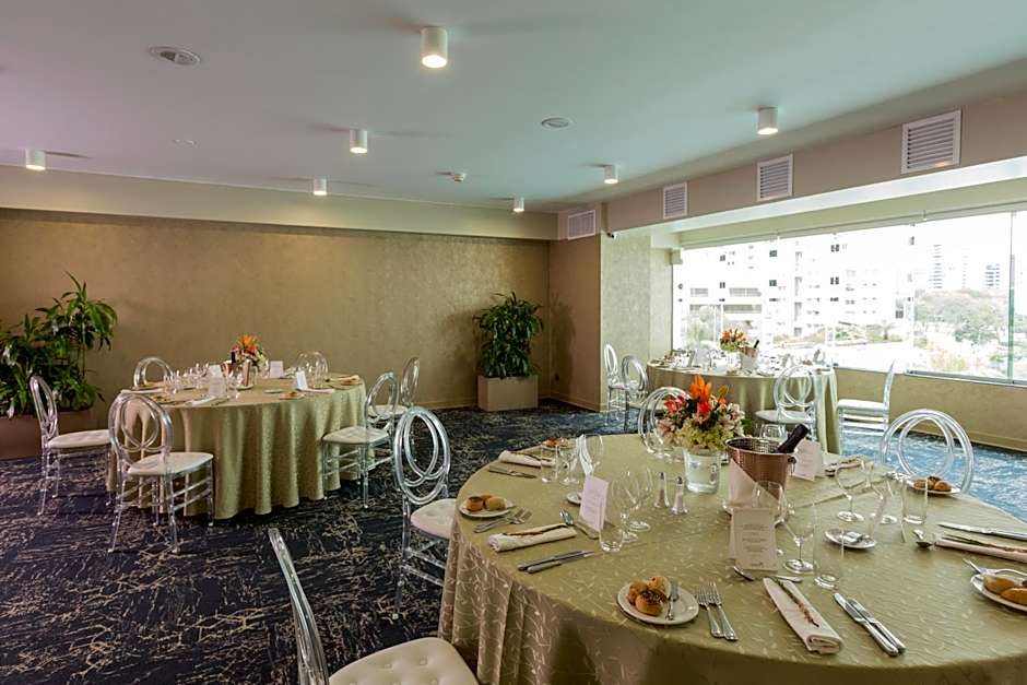 Delfines Hotel & Convention Center