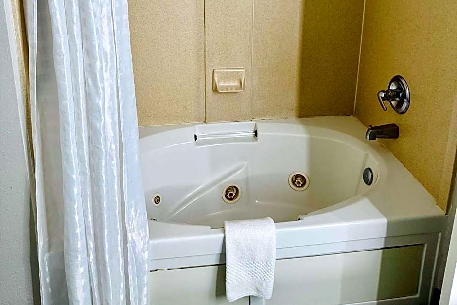 Clarion Pointe Albemarle