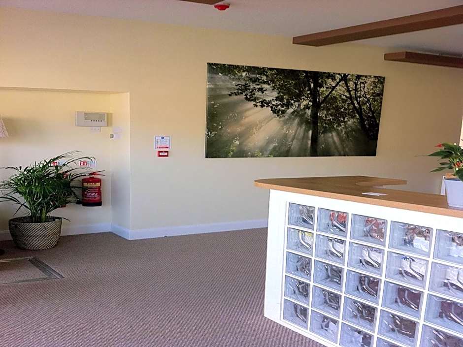 Lyall Apartment Hotel