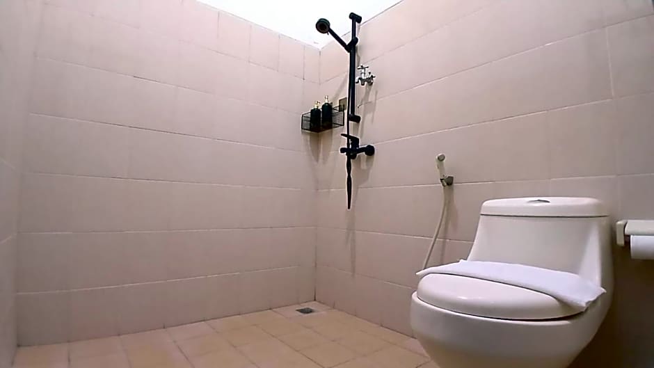 Kenewae Living Near Alun-alun Wonosari Mitra RedDoorz