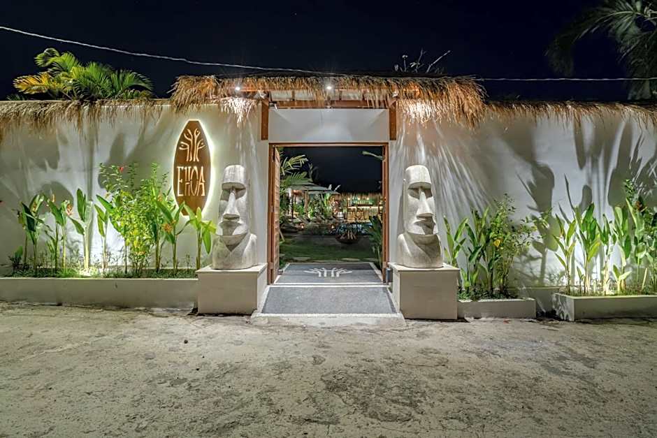 EHOA NYANYI BEACH Boutique Hotel - In front of entrance to NUANU