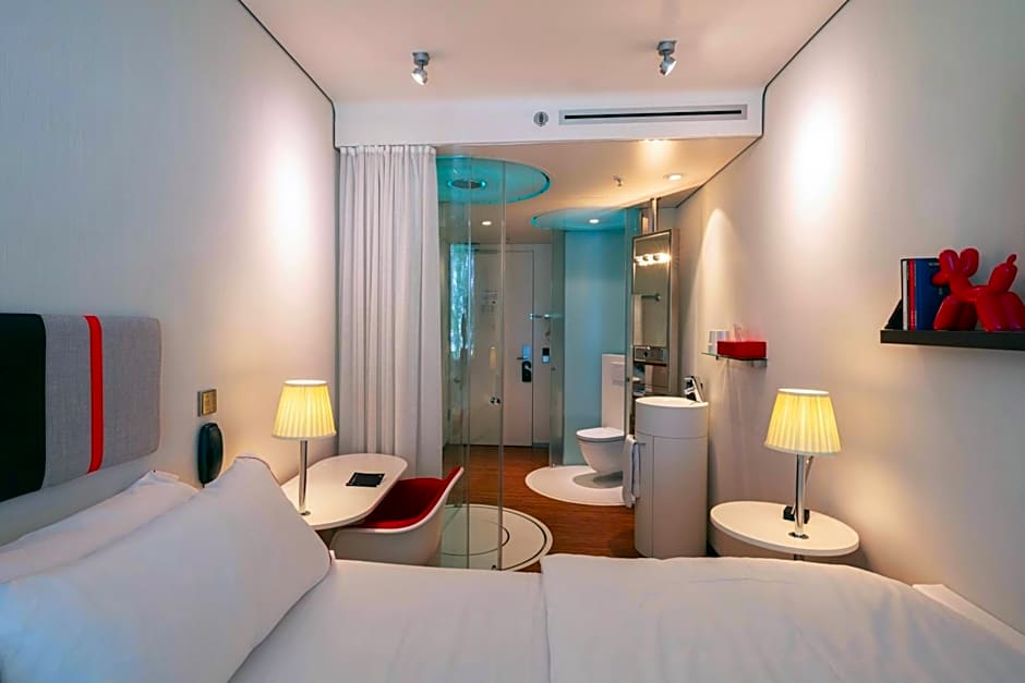 citizenM Schiphol Airport