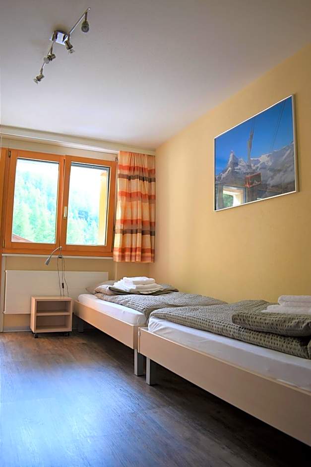 Restaurant & Hostel Hole in One