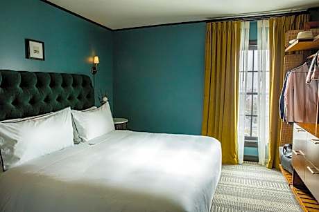 The Collector's Suite - Handicapped Accessible