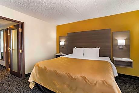 Quality Suites Milwaukee Airport
