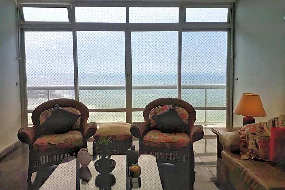 De frente para a Praia das Pitangueiras