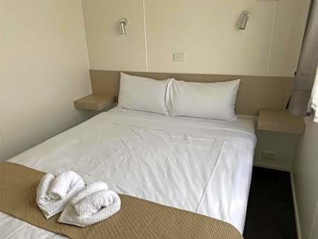 Beachfront Cabin 2 Bedroom - No Pets Allowed