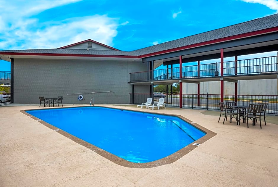 Red Roof Inn & Suites Thomasville